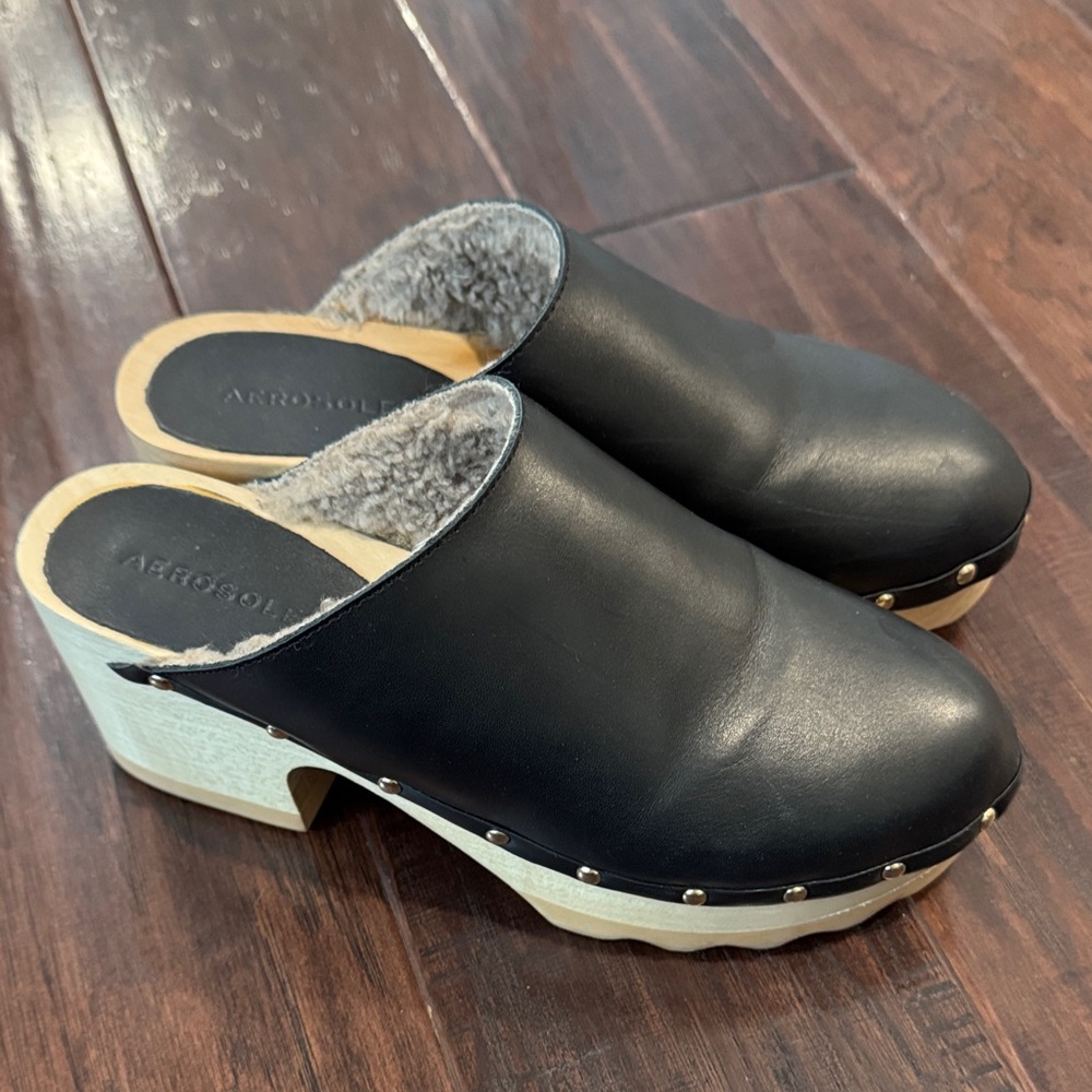Aerosoles wooden fleece lined clogs